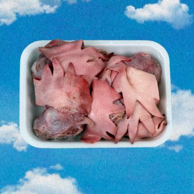 Головы куриные Куриные головы имеют благоприятное для организма собаки соотношение белков, жиров и углеводов. 